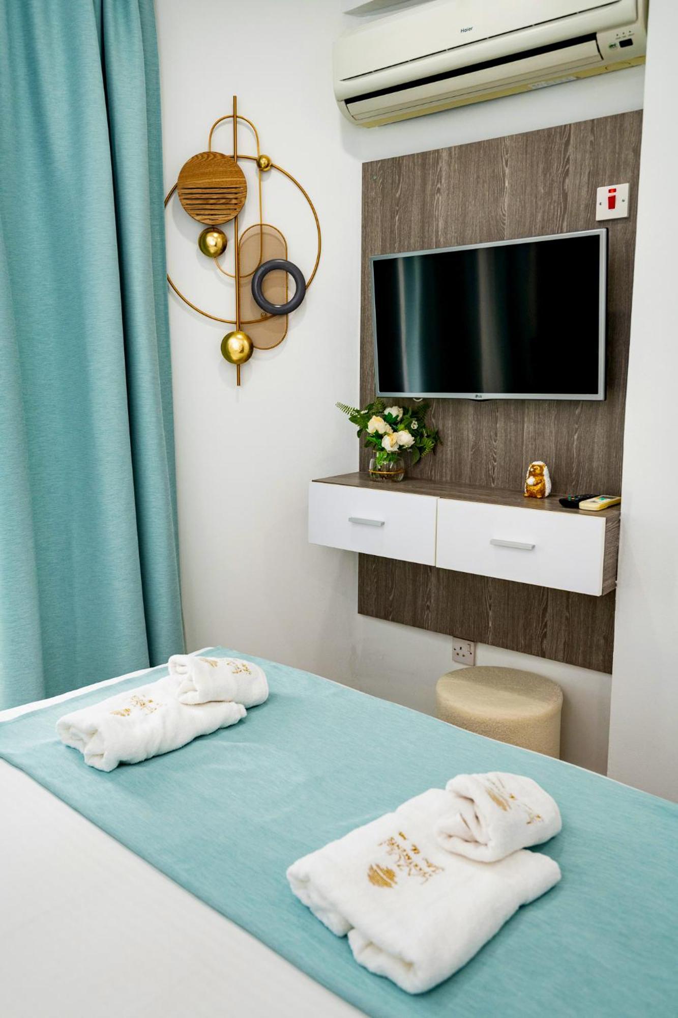 Lazuli Sea View Beachfront Ap 21 Larnaca Exterior foto