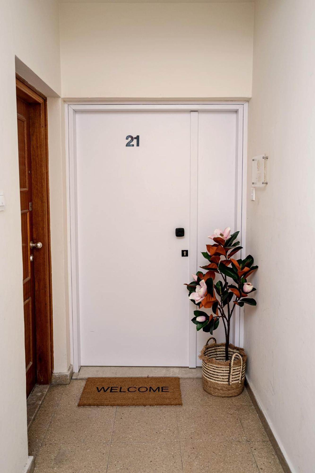 Lazuli Sea View Beachfront Ap 21 Larnaca Exterior foto