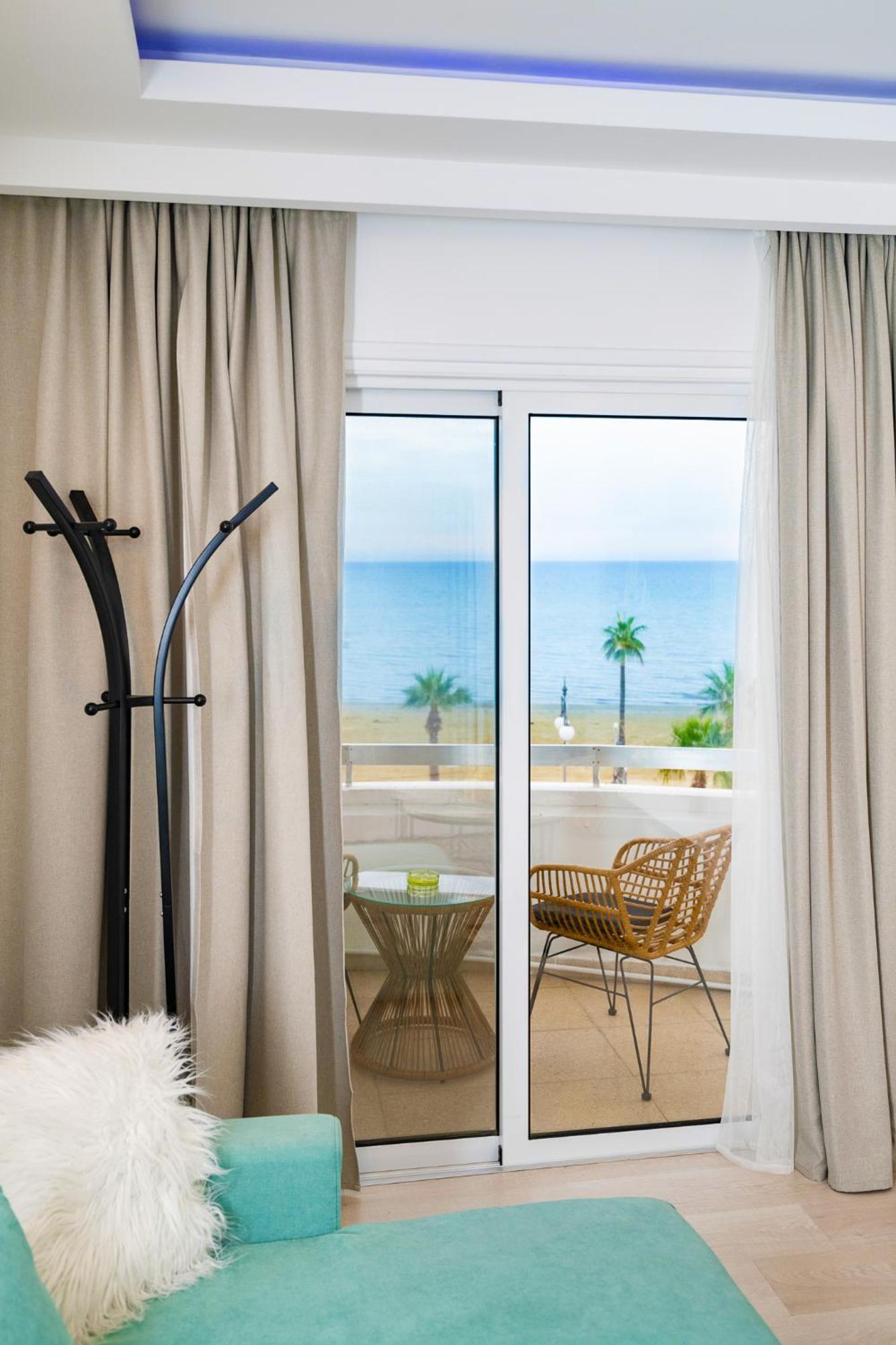 Lazuli Sea View Beachfront Ap 21 Larnaca Exterior foto