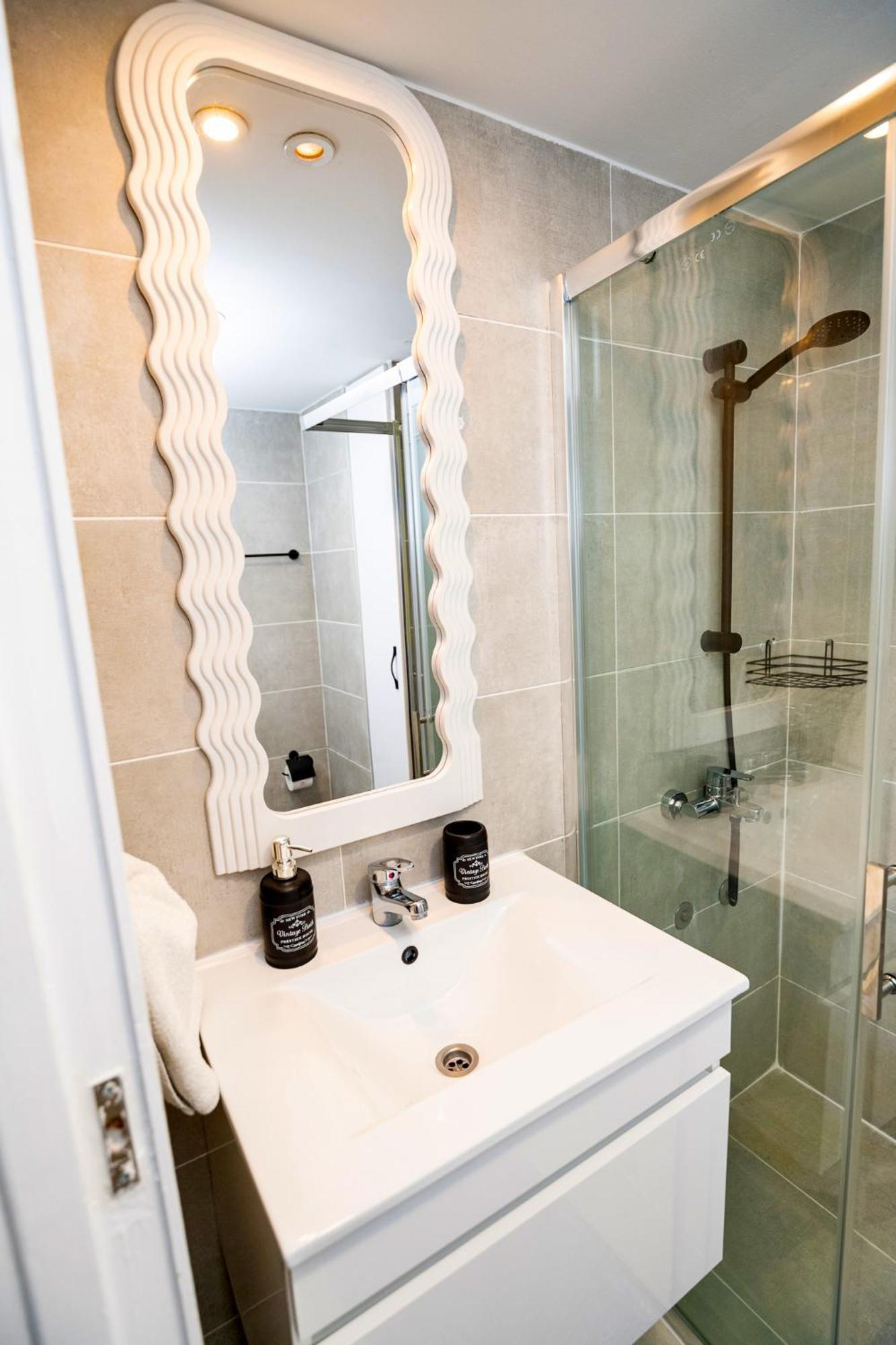 Lazuli Sea View Beachfront Ap 21 Larnaca Exterior foto